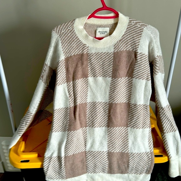 Lovely sweeter - Picture 1 of 3